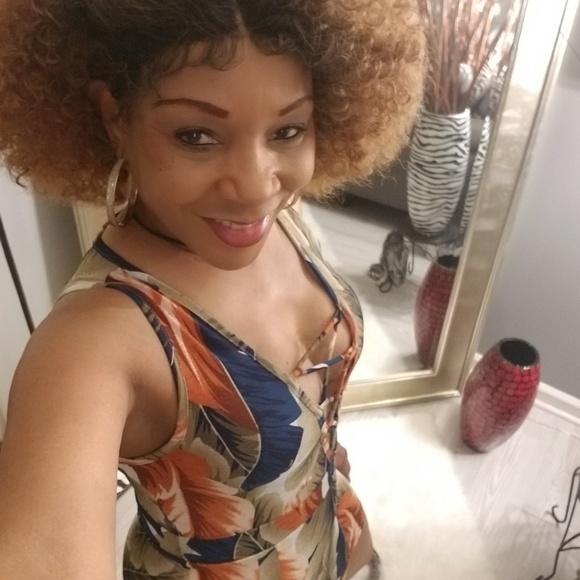 Meet your Posher, Sheila - Picture 1 of 1